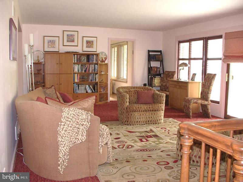 1295 Meadowbrook Road Lancaster, PA 17603 - Photo 2 of 14 Gallery Image 2