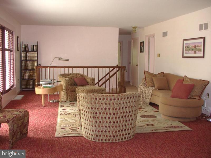 1295 Meadowbrook Road Lancaster, PA 17603 - Photo 3 of 14 Gallery Image 3