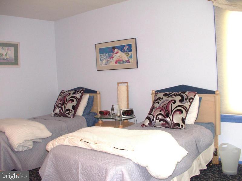 1295 Meadowbrook Road Lancaster, PA 17603 - Photo 10 of 14 Gallery Image 10