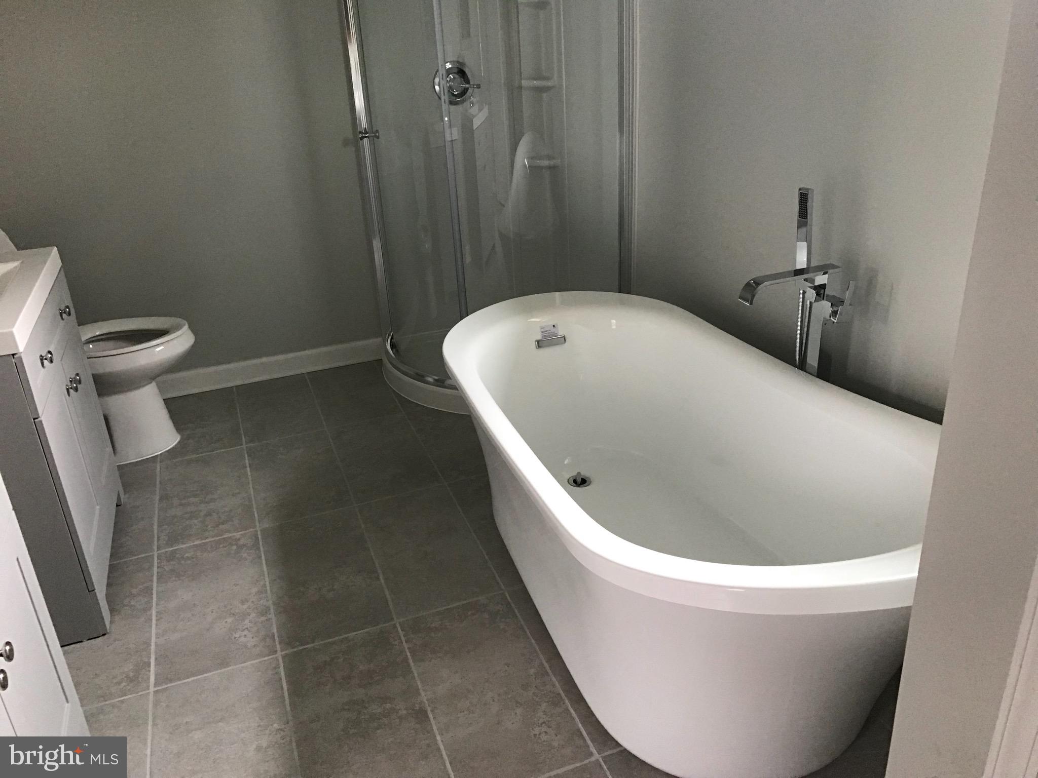 4105 Eder Road Baltimore, MD 21222 - Photo 38 of 84 Stand Alone Tub