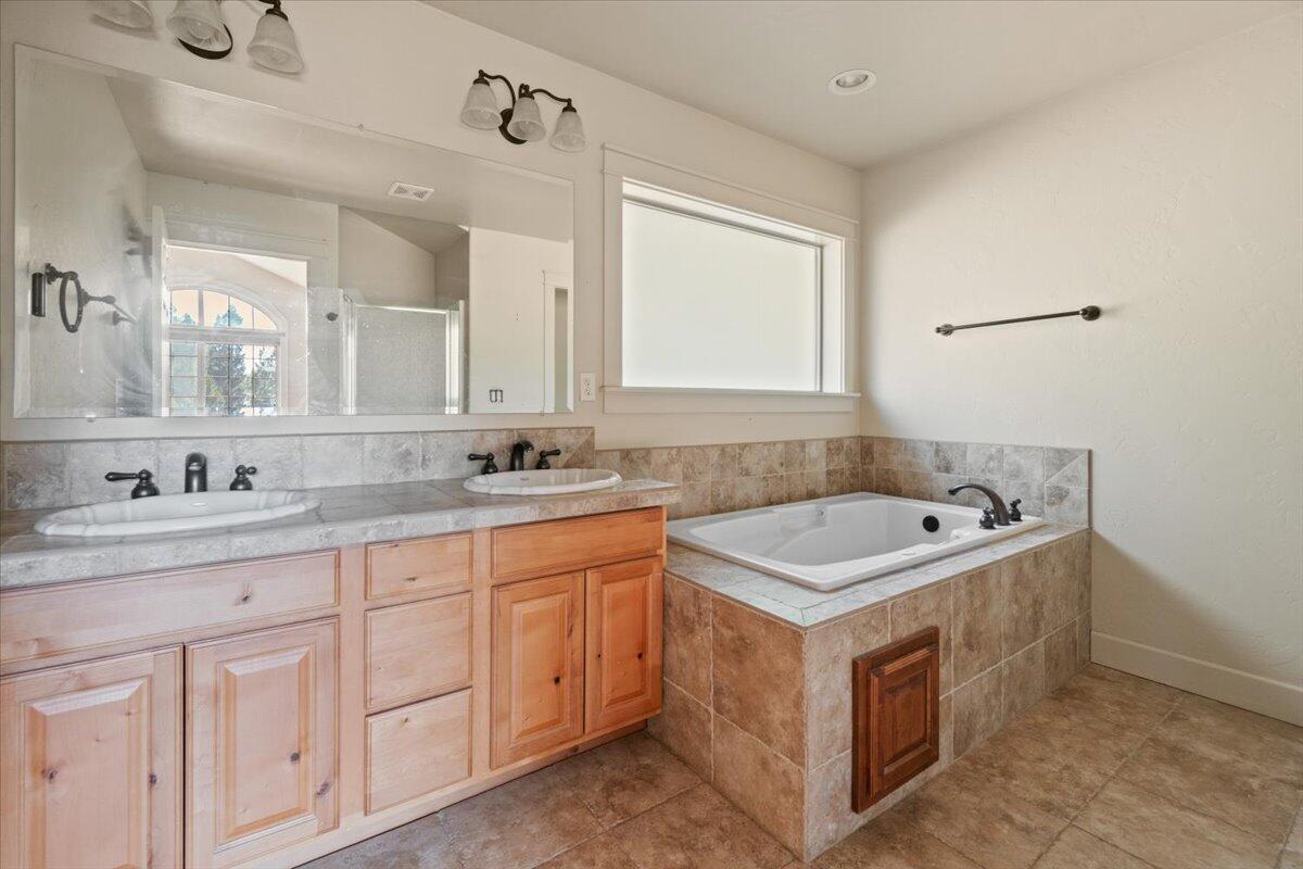 16870 Downey Road Bend, OR 97707 - Photo 32 of 56 48-52-print-Riley Visuals-52