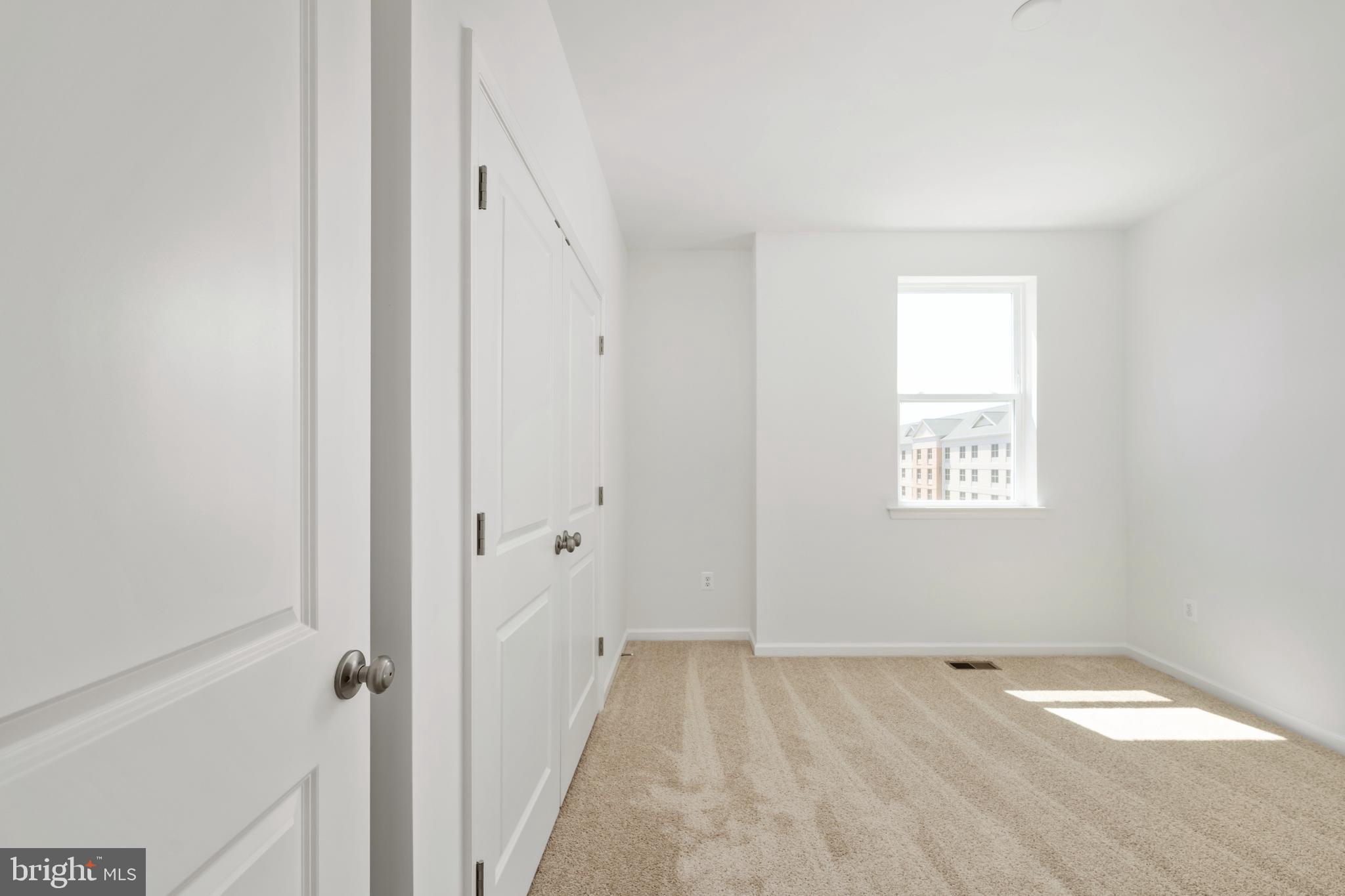 2518 Neabsco Common Place Woodbridge, VA 22191 - Photo 21 of 37 an empty room with a bathroom