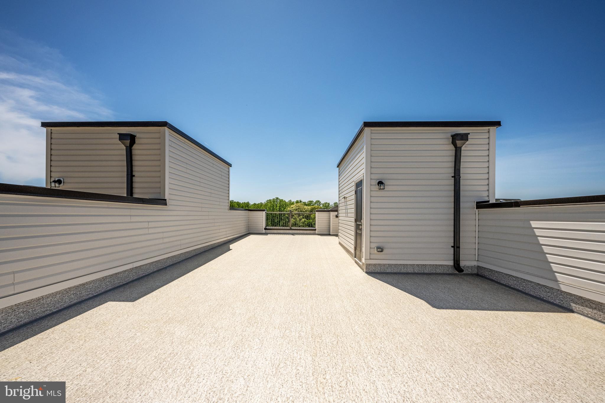 2518 Neabsco Common Place Woodbridge, VA 22191 - Photo 33 of 37 a backyard of a house