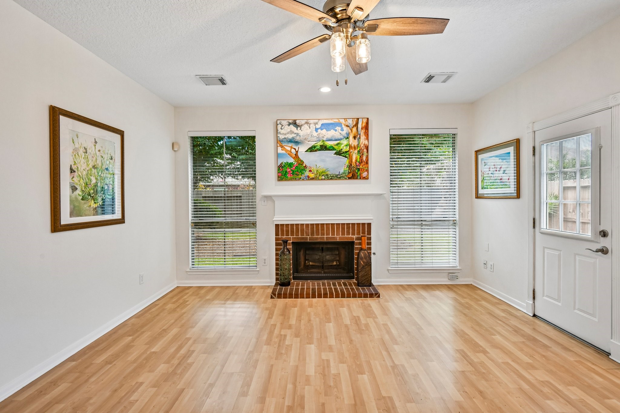 14010 Hazel Ridge Court Houston, TX 77062 - Photo 13 of 42 Gallery Image 13