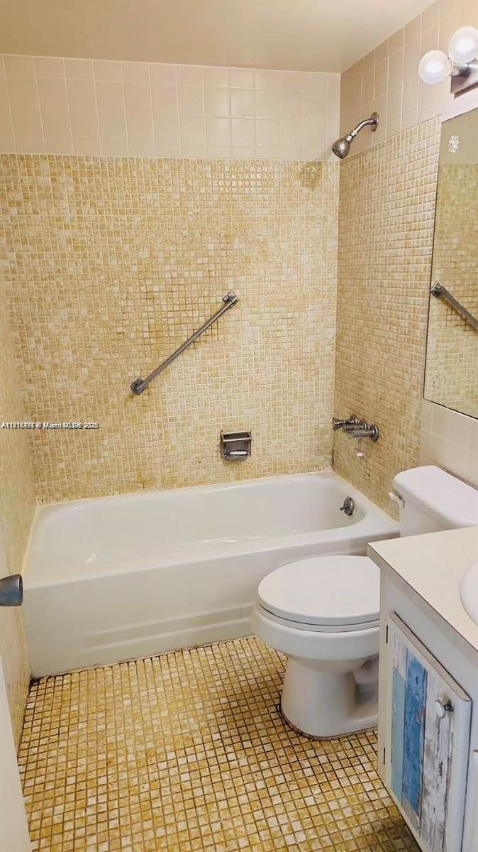 119 Salisbury East, Unit E West Palm Beach, FL 33417 - Photo 7 of 11 a bathroom with a toilet and a shower