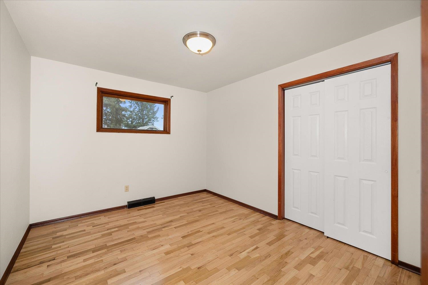 825 East Sanson Avenue Spokane, WA 99207 - Photo 11 of 23