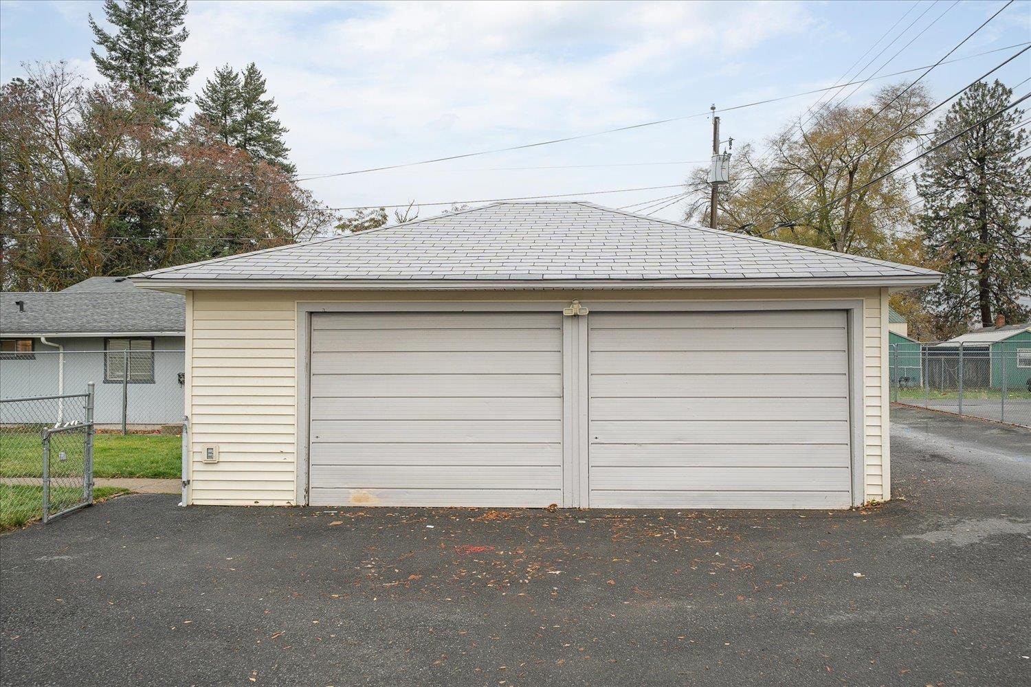 825 East Sanson Avenue Spokane, WA 99207 - Photo 17 of 23