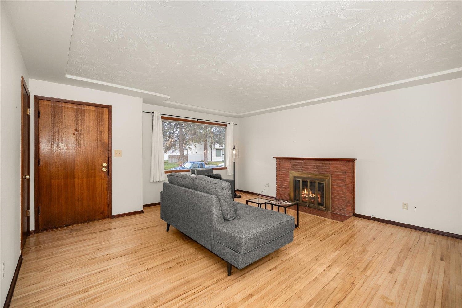 825 East Sanson Avenue Spokane, WA 99207 - Photo 2 of 23