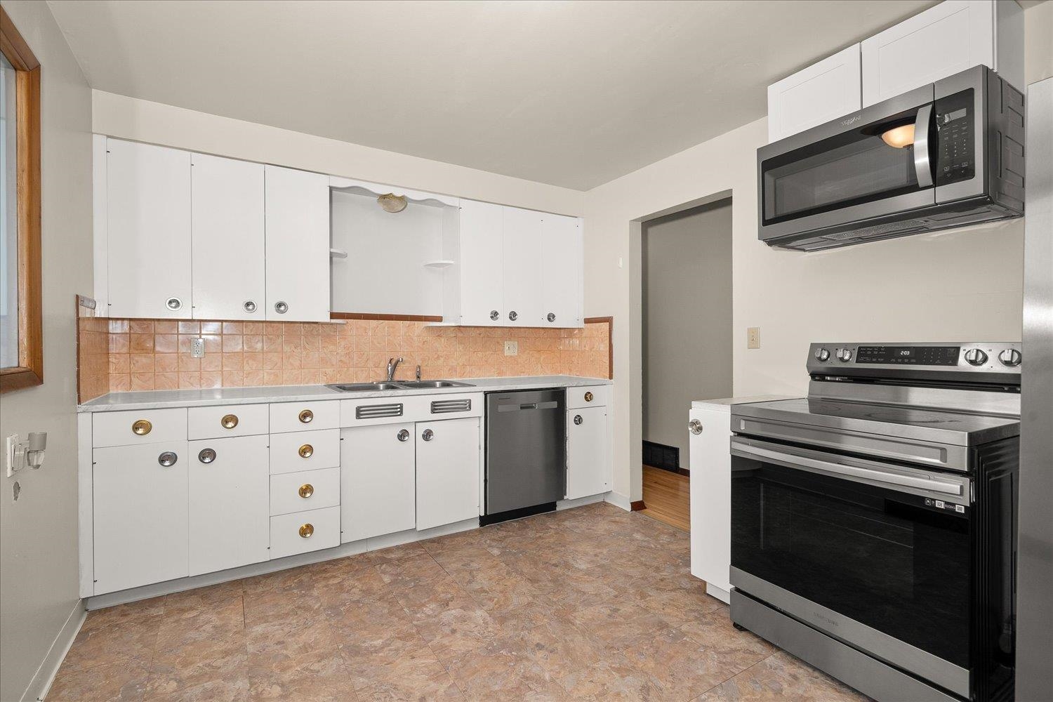 825 East Sanson Avenue Spokane, WA 99207 - Photo 5 of 23