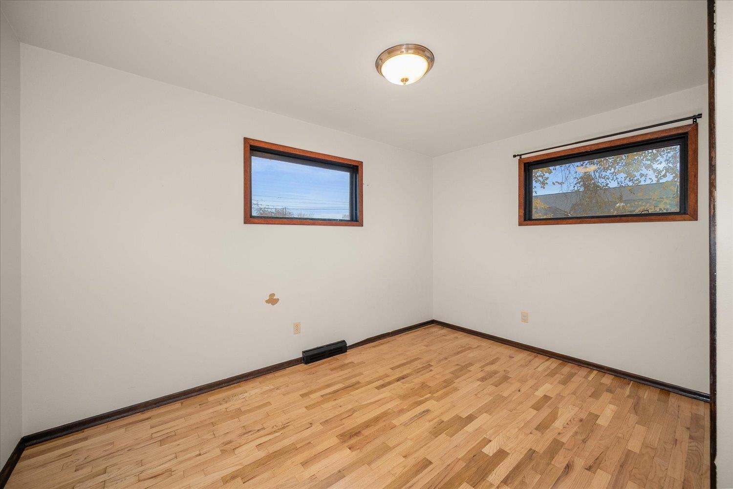 825 East Sanson Avenue Spokane, WA 99207 - Photo 8 of 23