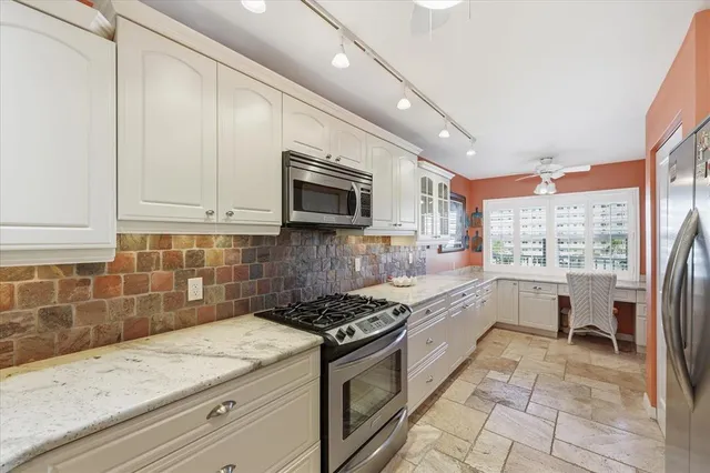 $449,000 | 6060 Shore Boulevard South, Unit 203, Gulfport, FL 33707