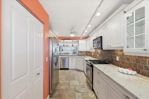 $449,000 | 6060 Shore Boulevard South, Unit 203, Gulfport, FL 33707