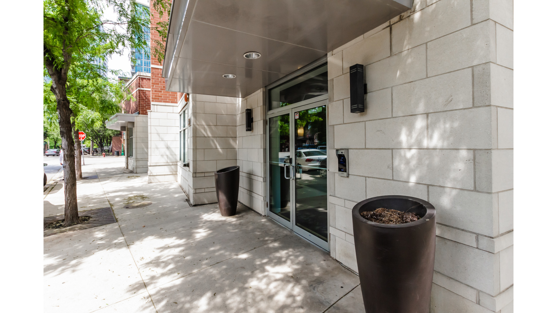 657 West Fulton Street, Unit 412 Chicago, IL 60661 - Photo 2 of 25 a view of a pathway along a building