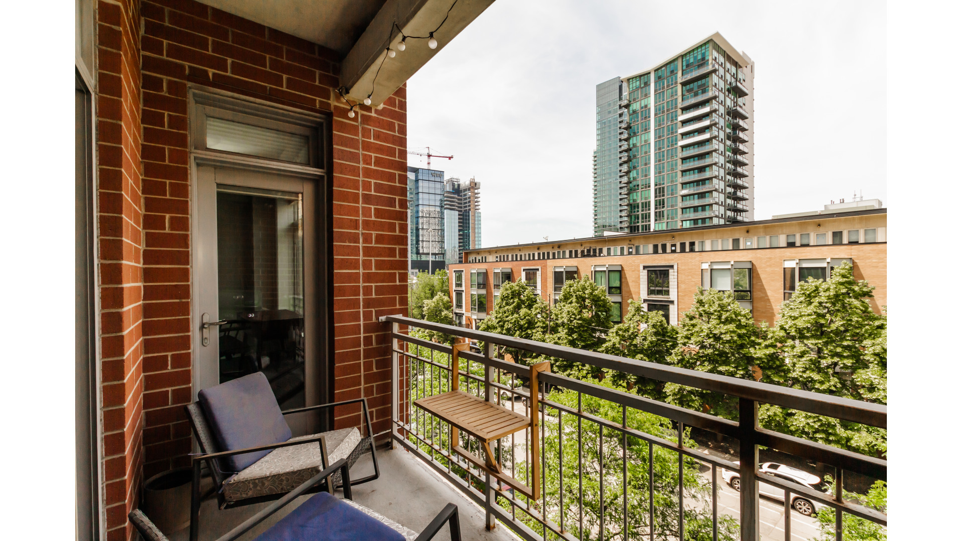 657 West Fulton Street, Unit 412 Chicago, IL 60661 - Photo 23 of 25 a view of a balcony with chairs