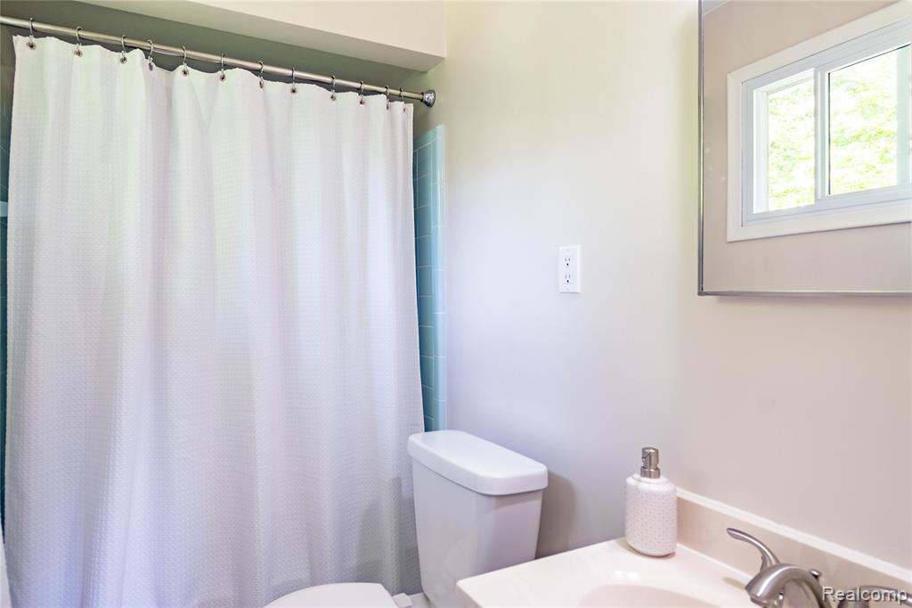 28441 Westerleigh Road Farmington, MI 48334 - Photo 25 of 45
