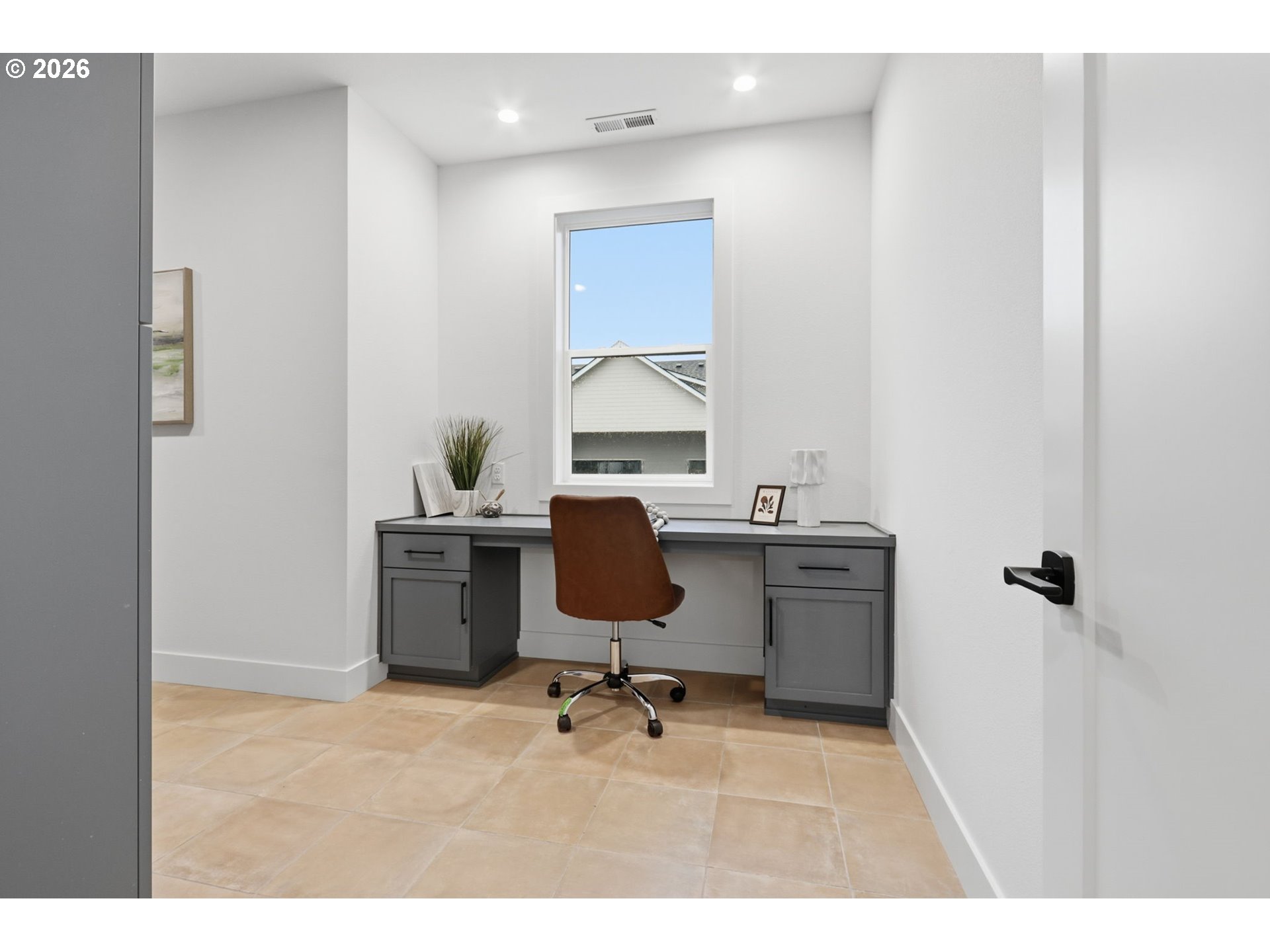 23037 Southwest Curry Rdg Drive Sherwood, OR 97140 - Photo 24 of 48 a workspace with furniture