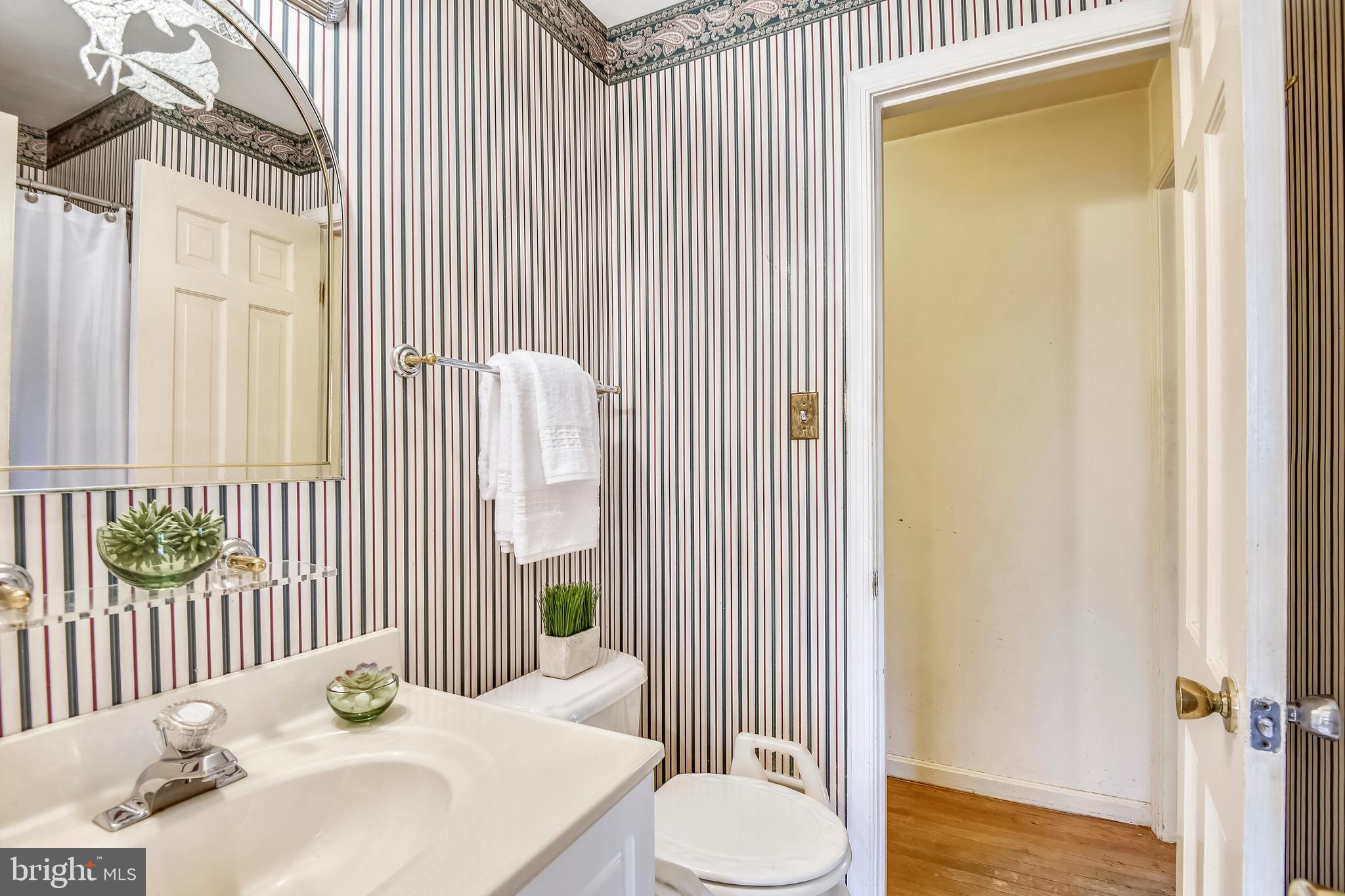 11342 Vale Road Oakton, VA 22124 - Photo 24 of 34 Full Bath off Main Level Bedroom
