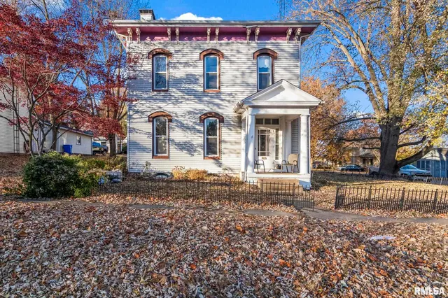 $149,900 | 203 West Sheridan Road, Petersburg, IL 62675