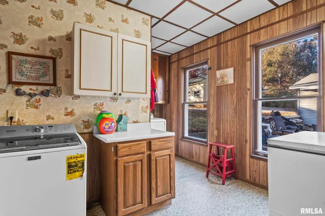 $149,900 | 203 West Sheridan Road, Petersburg, IL 62675