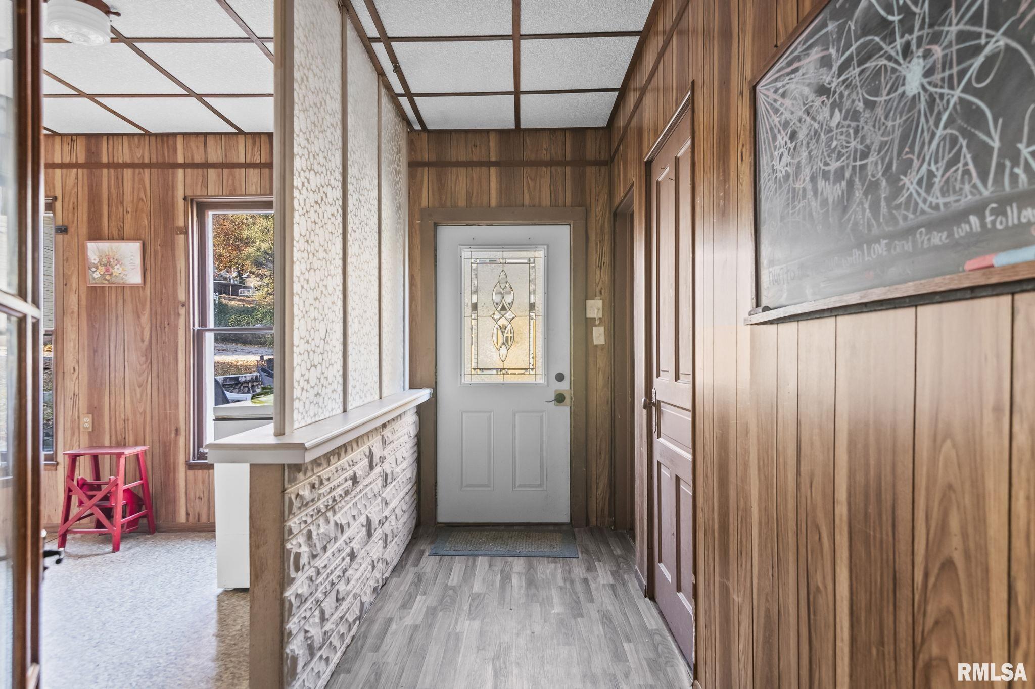 203 West Sheridan Road Petersburg, IL 62675 - Photo 17 of 38