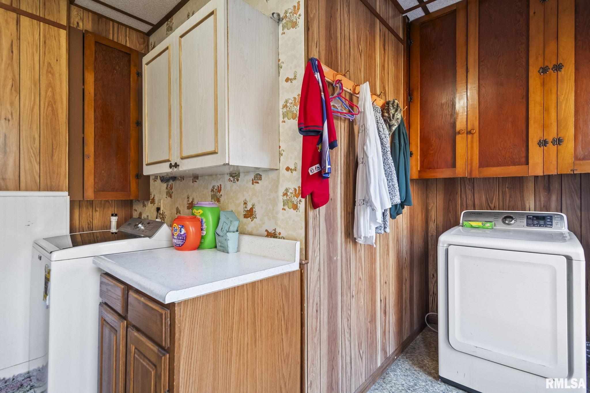 203 West Sheridan Road Petersburg, IL 62675 - Photo 18 of 38