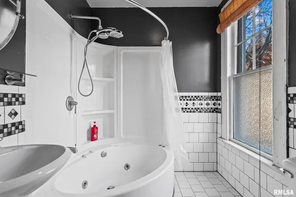 $135,000 | 203 West Sheridan Road, Petersburg, IL 62675