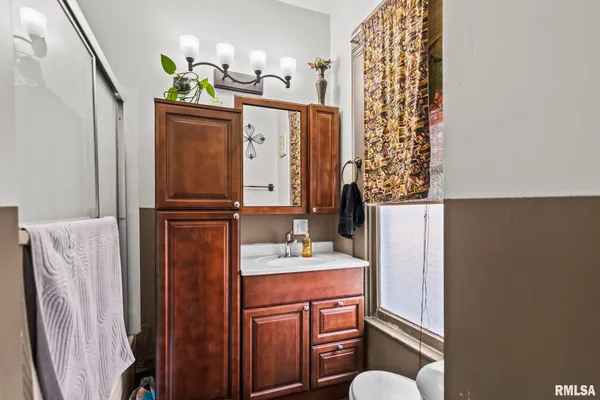 $135,000 | 203 West Sheridan Road, Petersburg, IL 62675