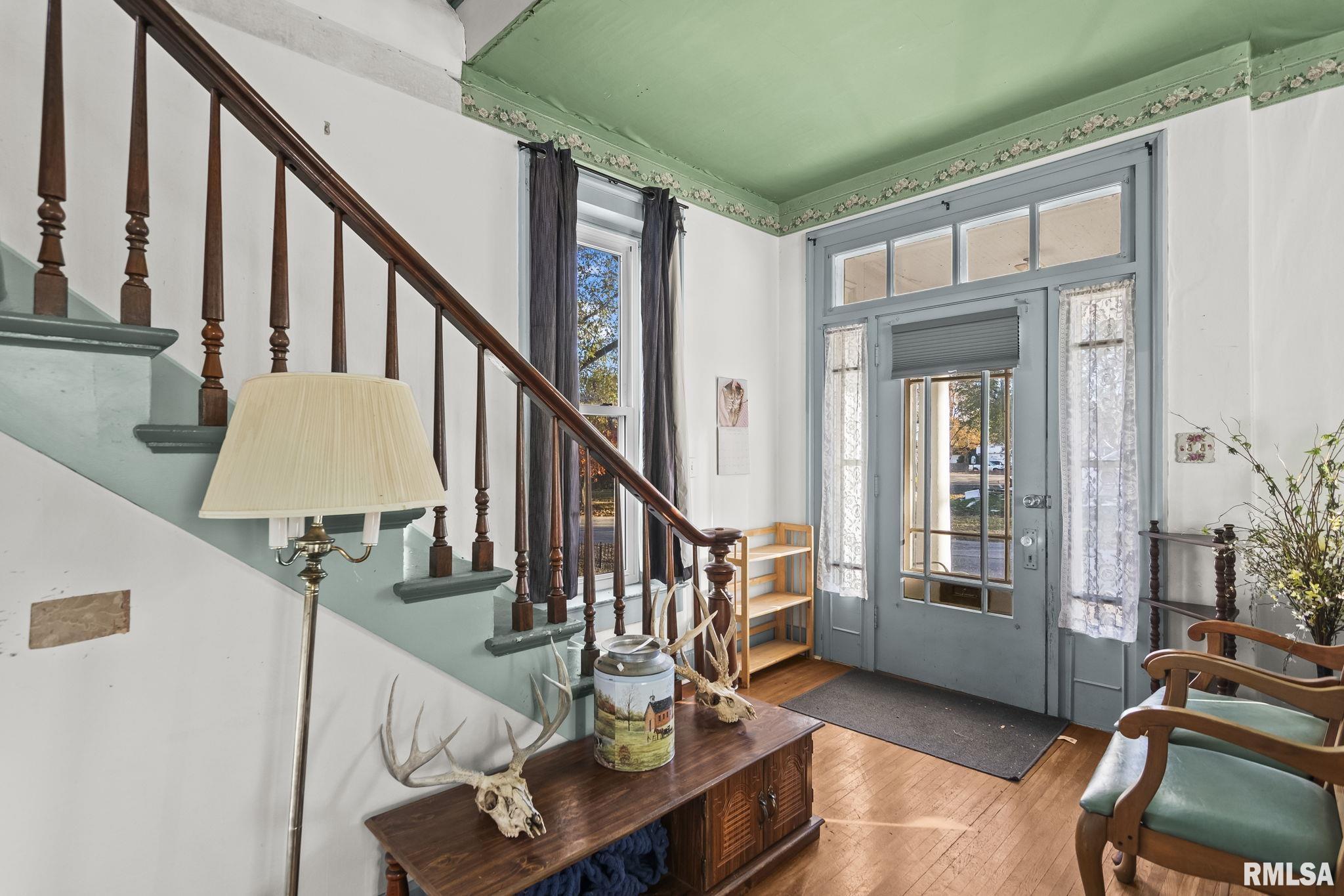 203 West Sheridan Road Petersburg, IL 62675 - Photo 3 of 38