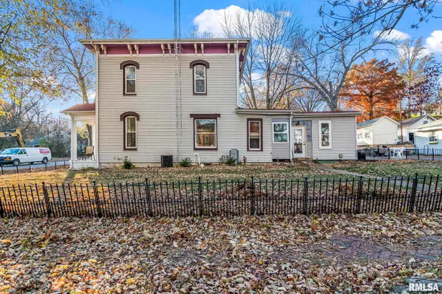 $149,900 | 203 West Sheridan Road, Petersburg, IL 62675