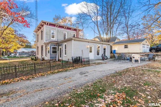 $149,900 | 203 West Sheridan Road, Petersburg, IL 62675