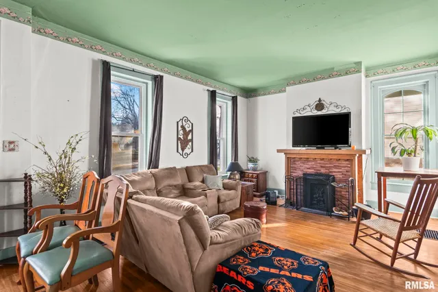 $149,900 | 203 West Sheridan Road, Petersburg, IL 62675