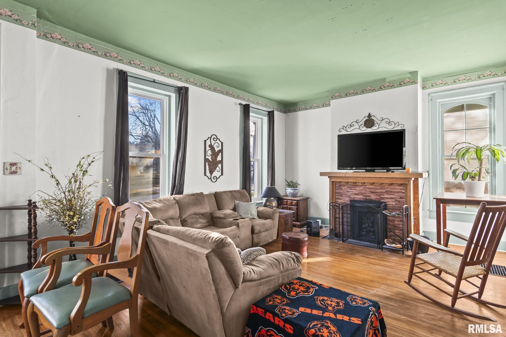 203 West Sheridan Road Petersburg, IL 62675 - Photo 6 of 38