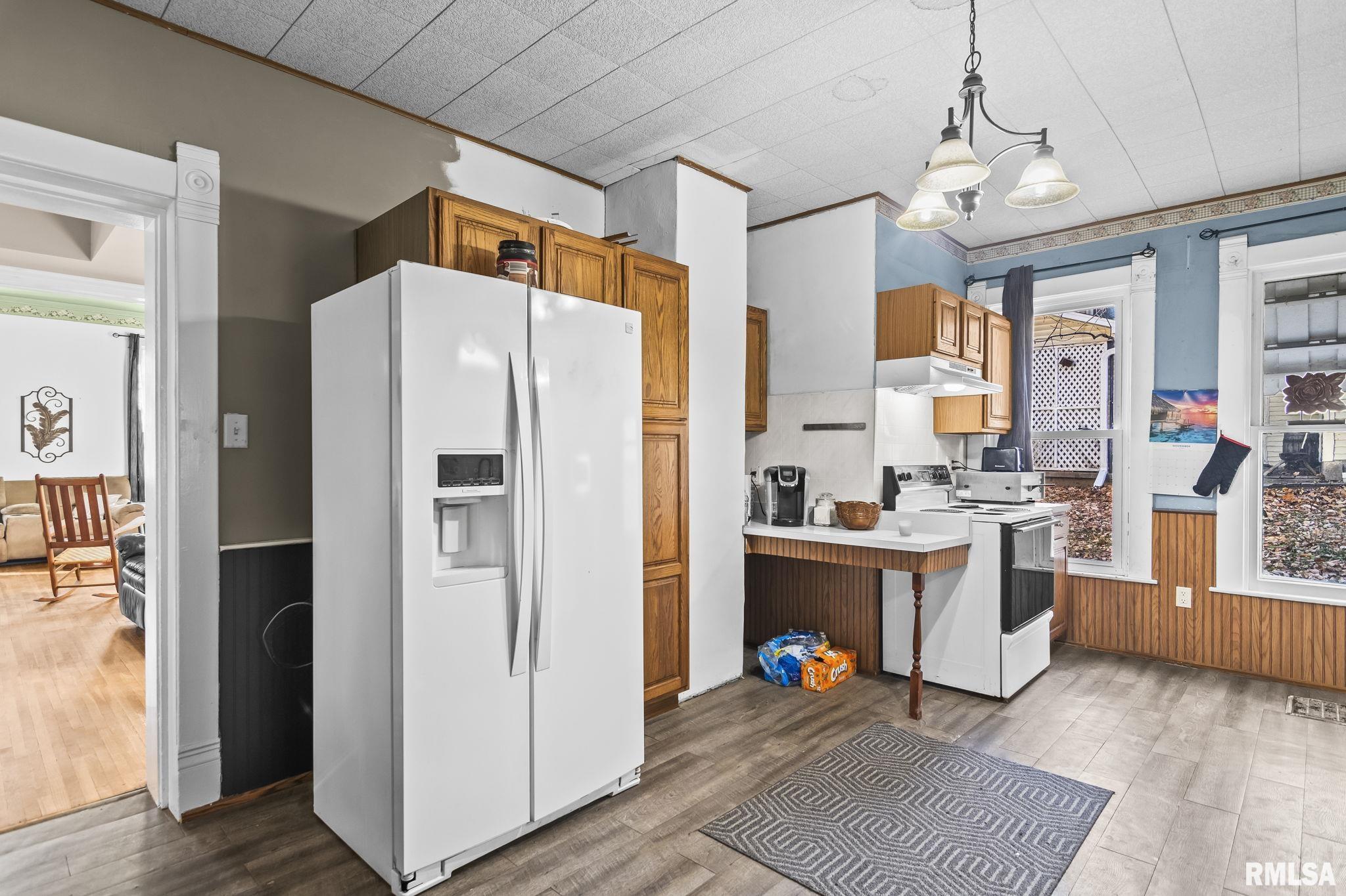 203 West Sheridan Road Petersburg, IL 62675 - Photo 7 of 38