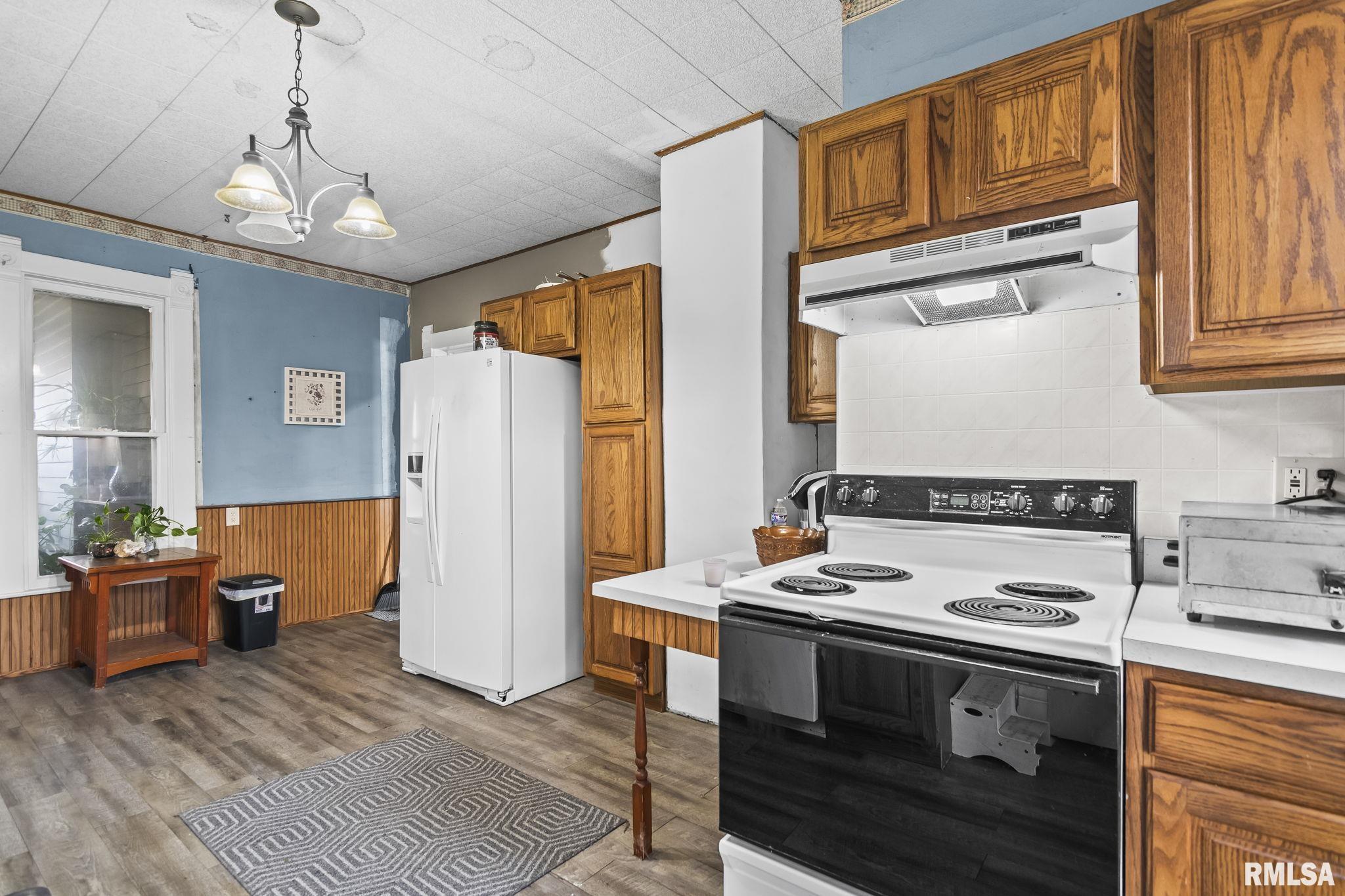 203 West Sheridan Road Petersburg, IL 62675 - Photo 10 of 38