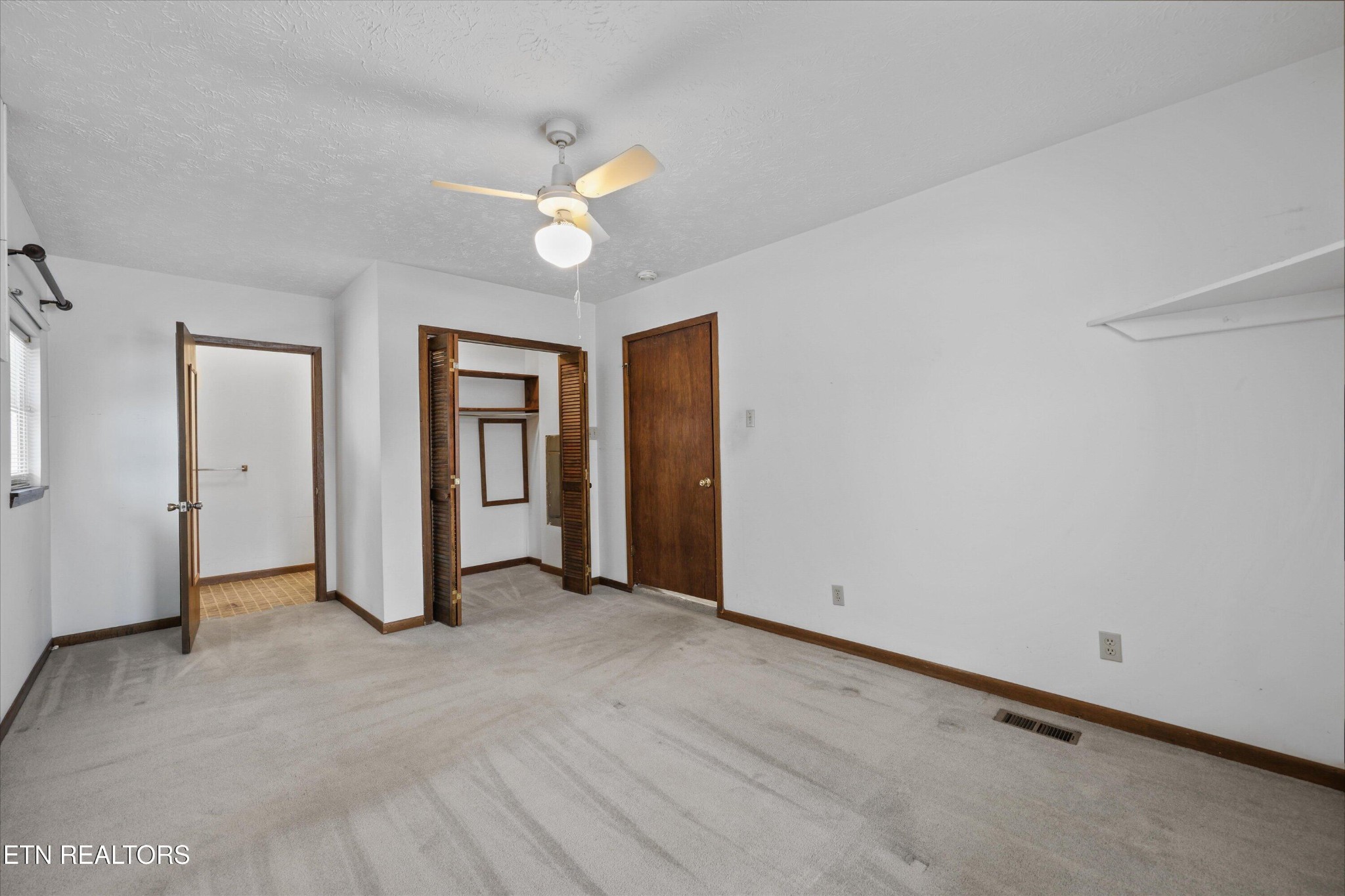 359 East Wolf Valley Road Heiskell, TN 37754 - Photo 12 of 40 a view of an empty room with closet area