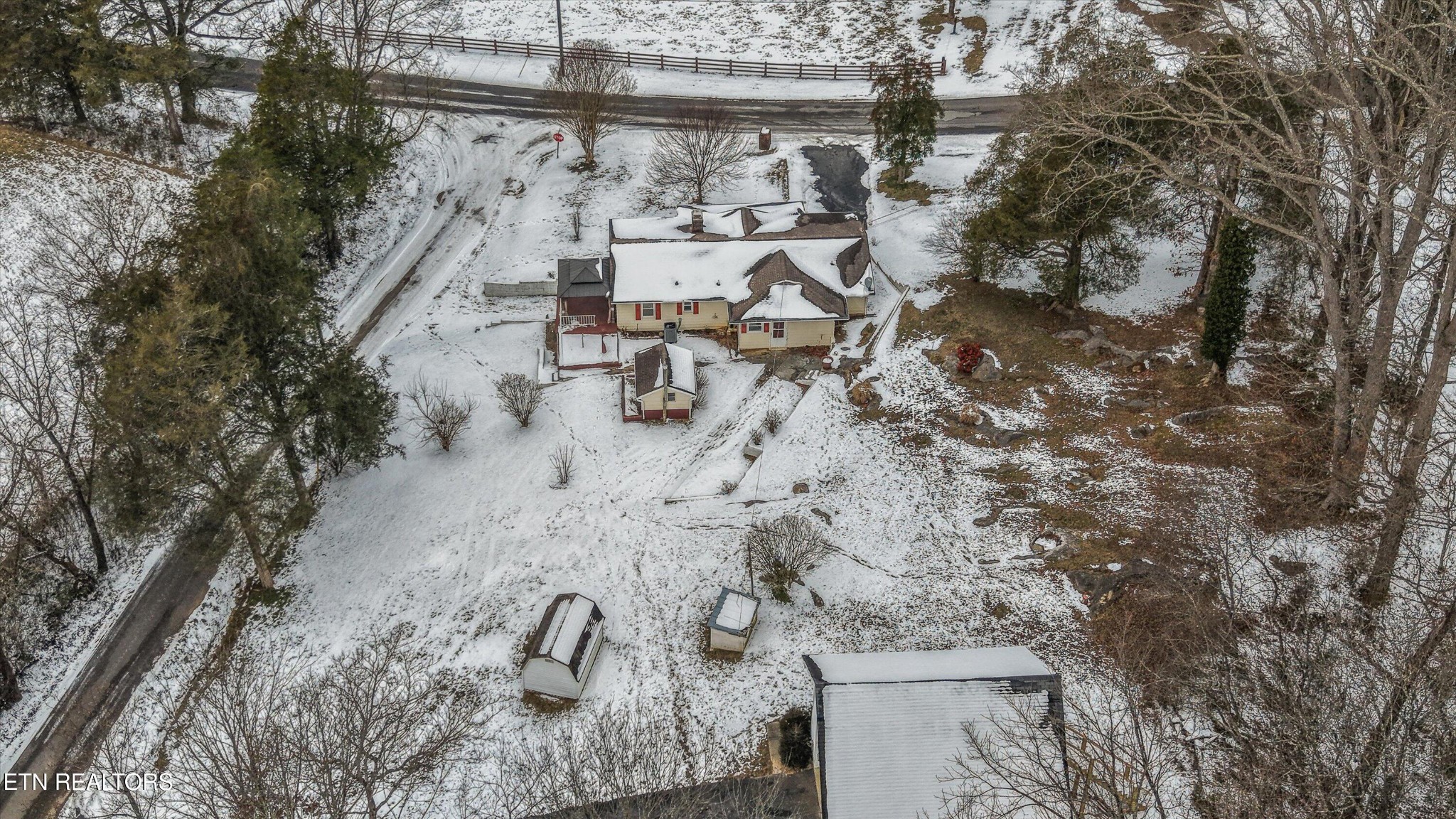 359 East Wolf Valley Road Heiskell, TN 37754 - Photo 31 of 40 a view of roof and deck