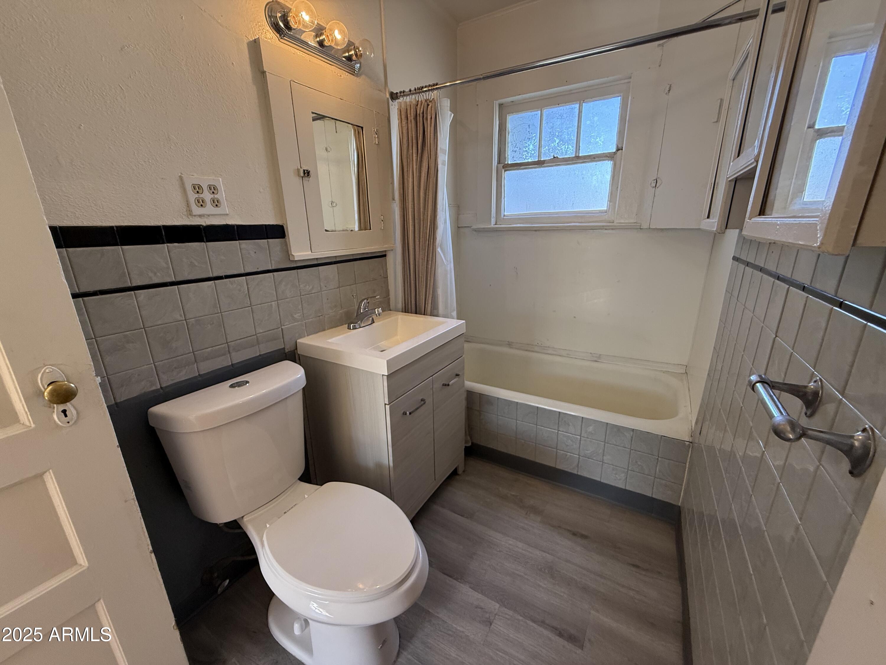 3809 North 9th Place Phoenix, AZ 85014 - Photo 20 of 28 a bathroom with a toilet a sink and a mirror