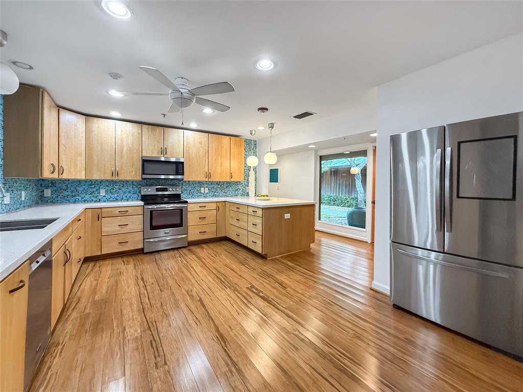 921 Northwest 9th Street Grand Prairie, TX 75050 - Photo 11 of 40