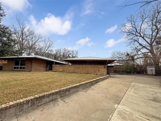 $675,000 | 921 Northwest 9th Street, Grand Prairie, TX 75050