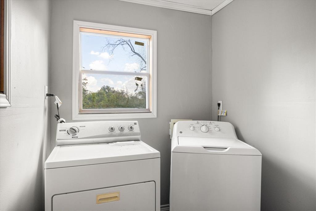 625 South Lillian Stephenville, TX 76401 - Photo 28 of 34 a utility room with dryer and washer