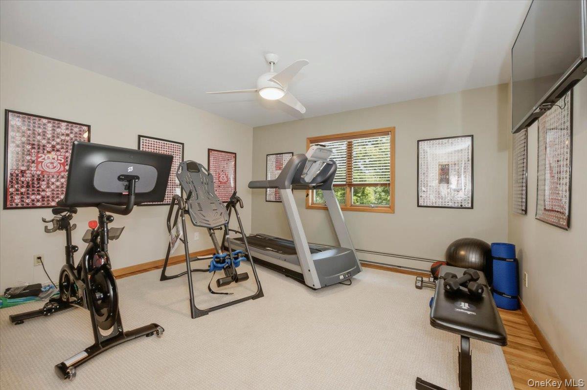 33 Meadowfarm Road East Islip, NY 11730 - Photo 23 of 41 Bedroom 3