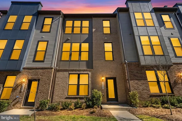 $785,000 | 2433 Liberty Loop, Herndon, VA 20171