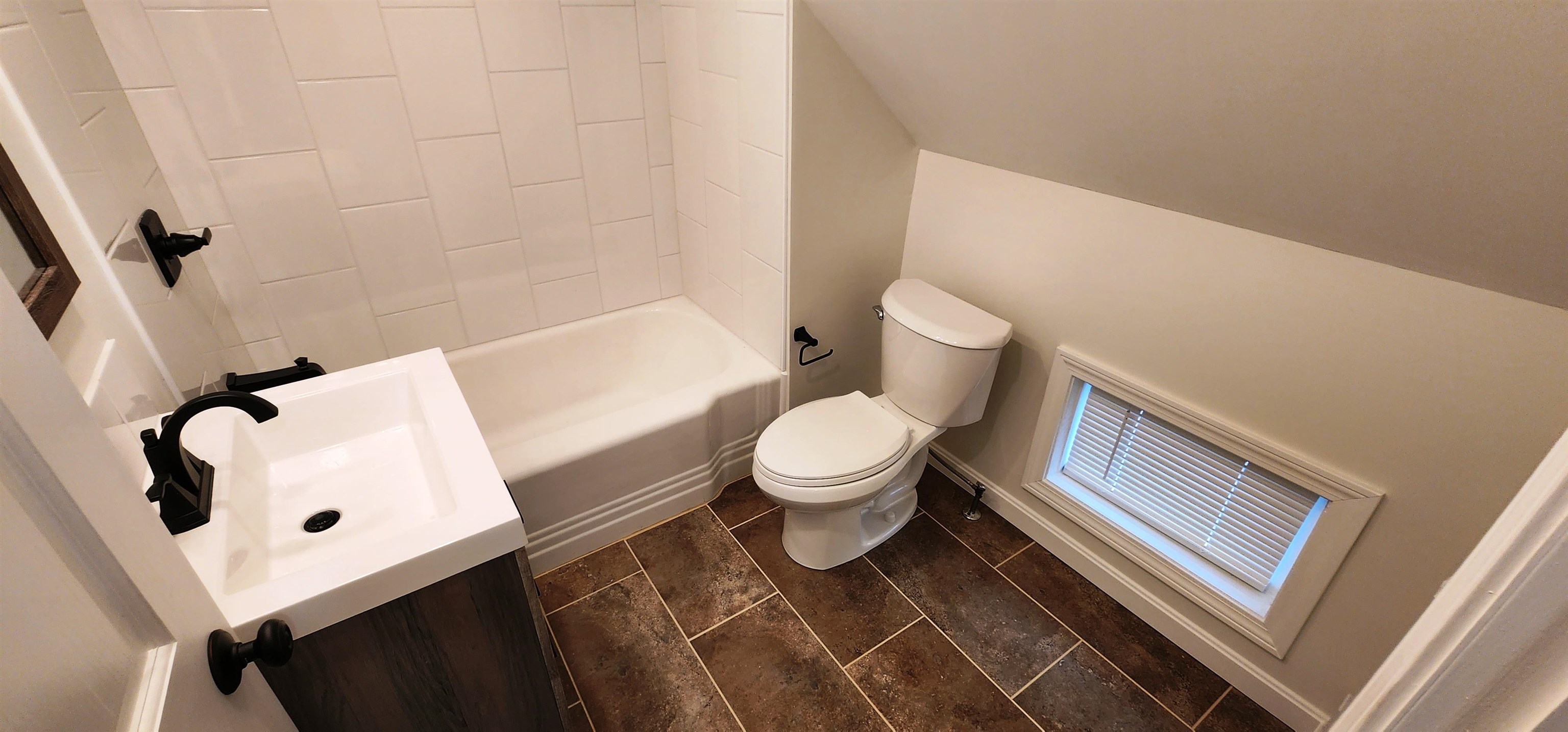 41 Foster Street Barre, VT 05641 - Photo 5 of 27