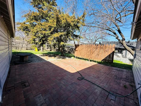 a view of backyard