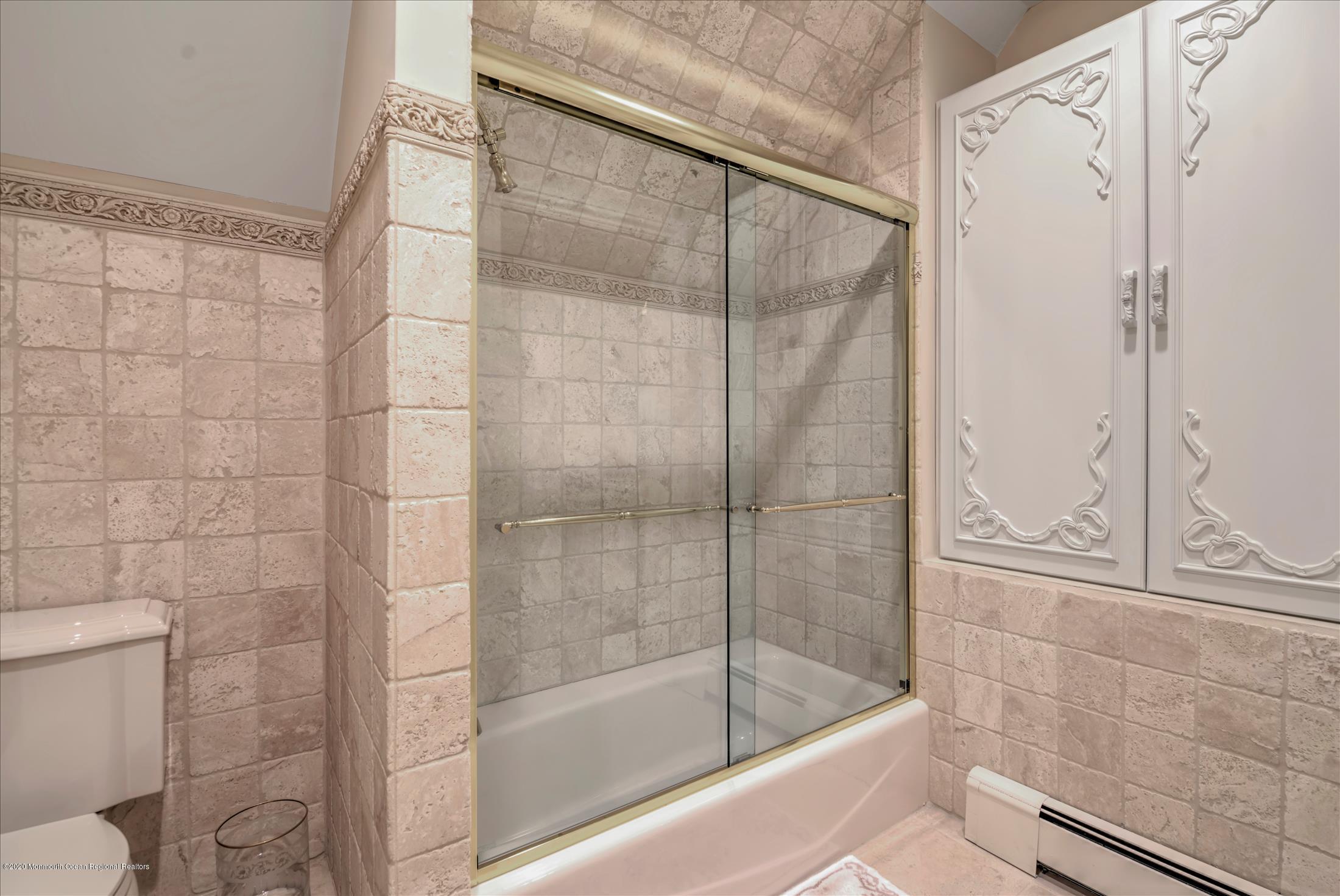 35 Rancho Polo Colts Neck, NJ 07722 - Photo 41 of 56 JACK AND JILL BATHROOM (2)