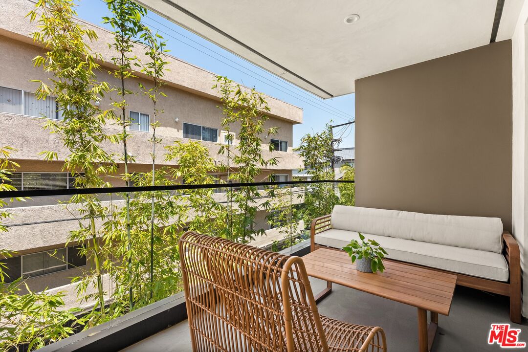 411 South Hamel Road, Unit 306 Los Angeles, CA 90048 - Photo 10 of 15