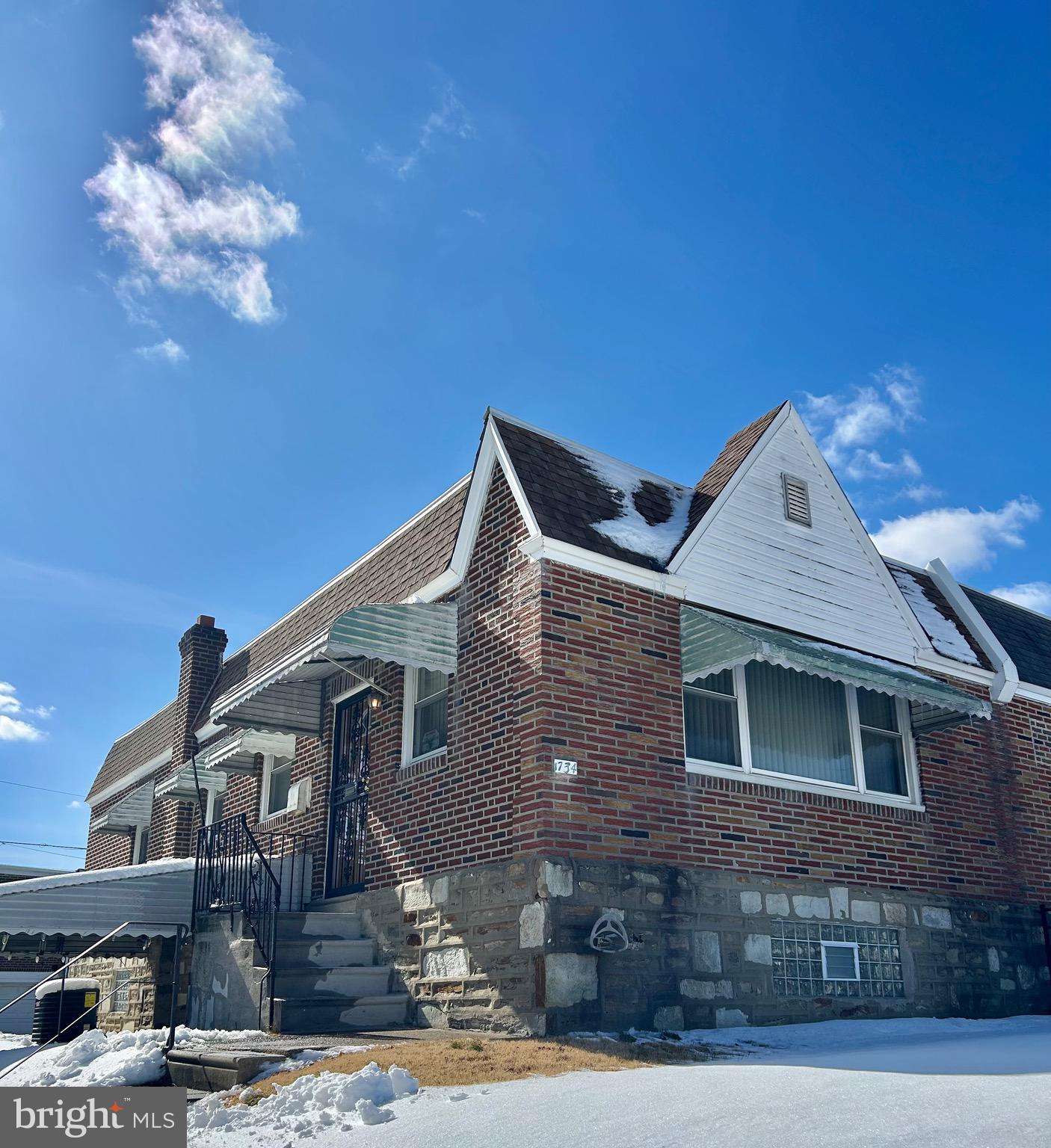 Great corner property!!!!