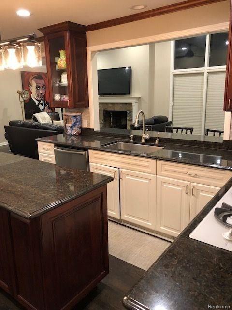 4781 South Valleyview Road West Bloomfield, MI 48323 - Photo 13 of 52 Gallery Image 13