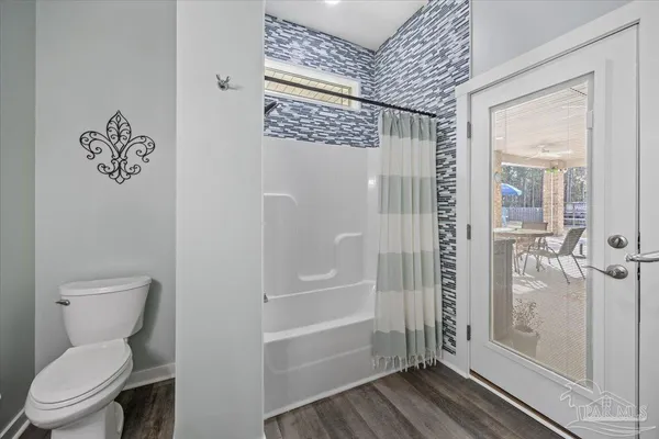 $925,000 | 5923 Michael Drive, Milton, FL 32583