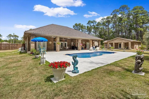 $925,000 | 5923 Michael Drive, Milton, FL 32583